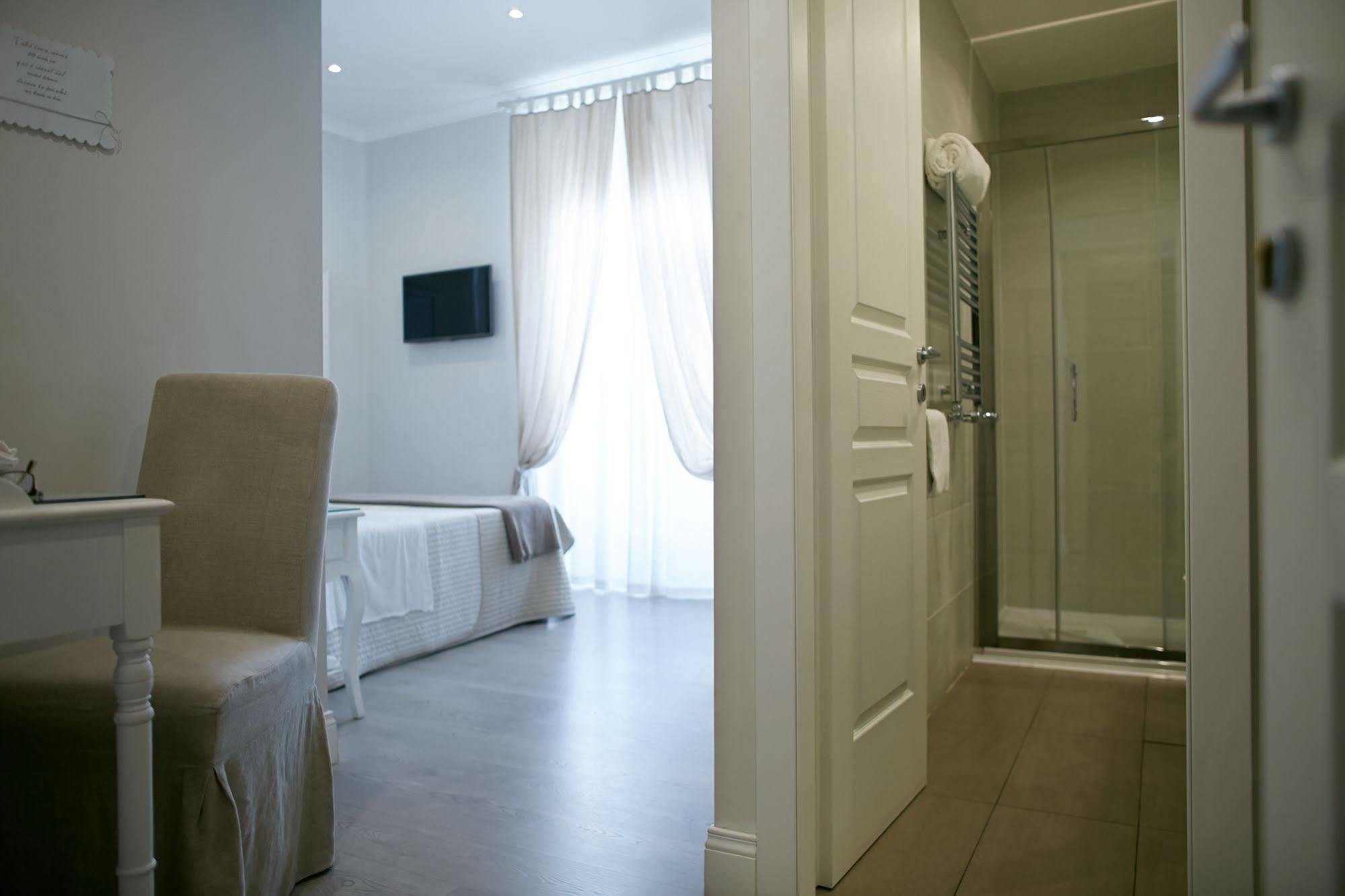 Charme & Chic Bed & Breakfast Рим Екстериор снимка