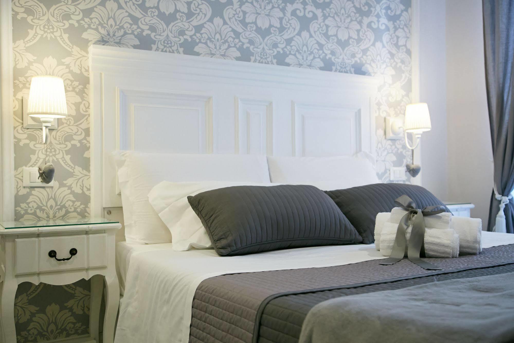 Charme & Chic Bed & Breakfast Рим Екстериор снимка