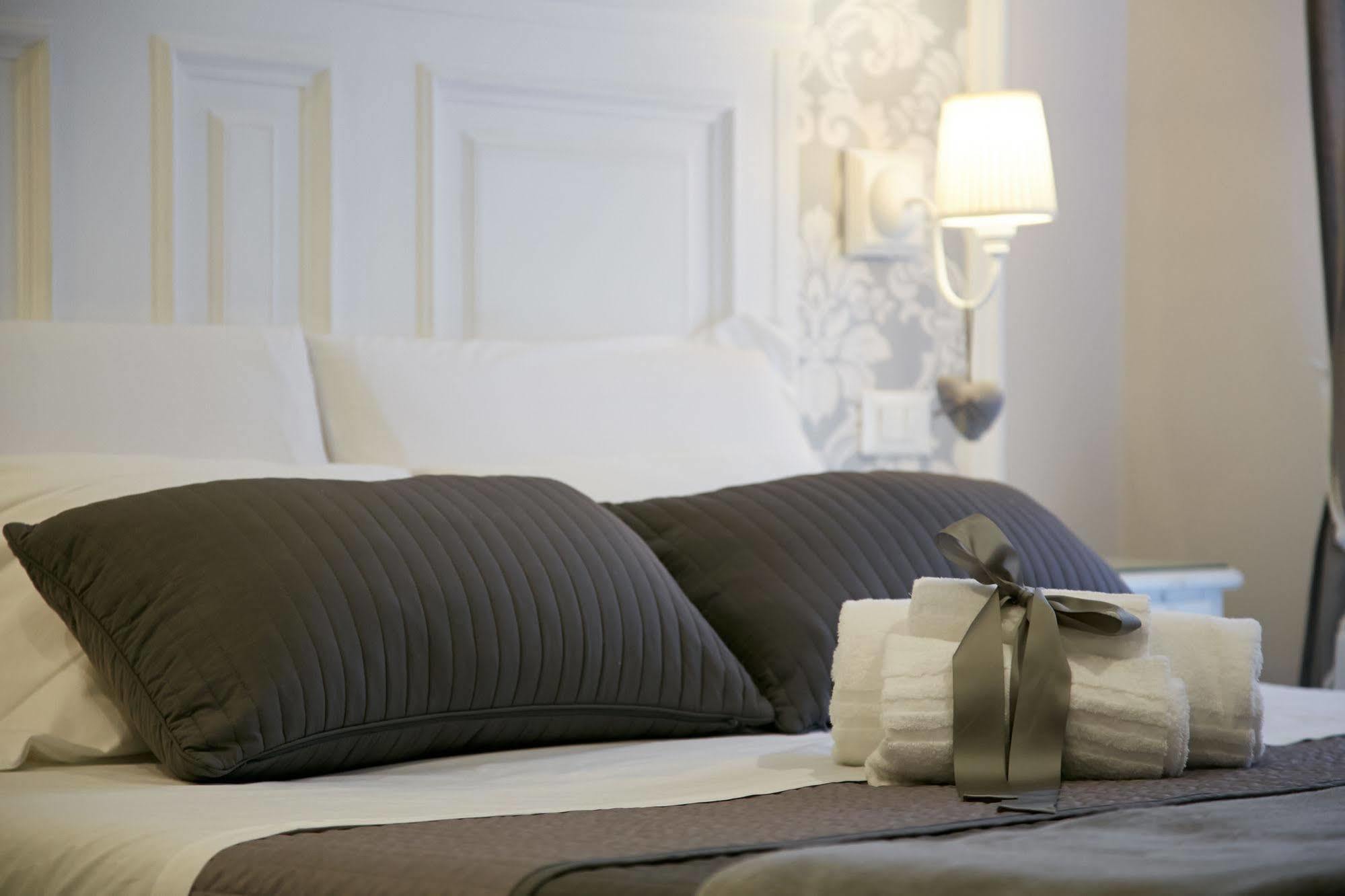 Charme & Chic Bed & Breakfast Рим Екстериор снимка