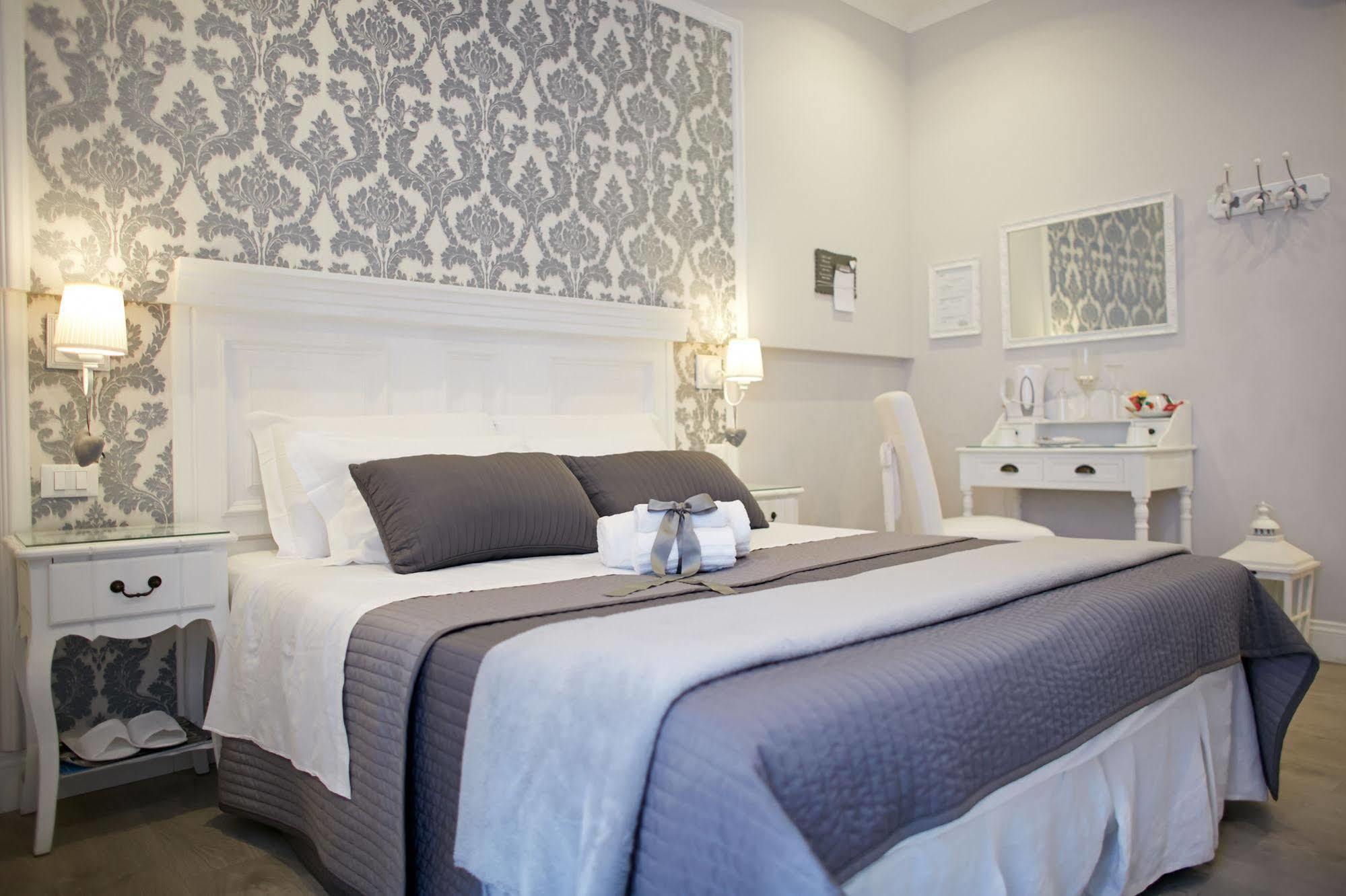 Charme & Chic Bed & Breakfast Рим Екстериор снимка