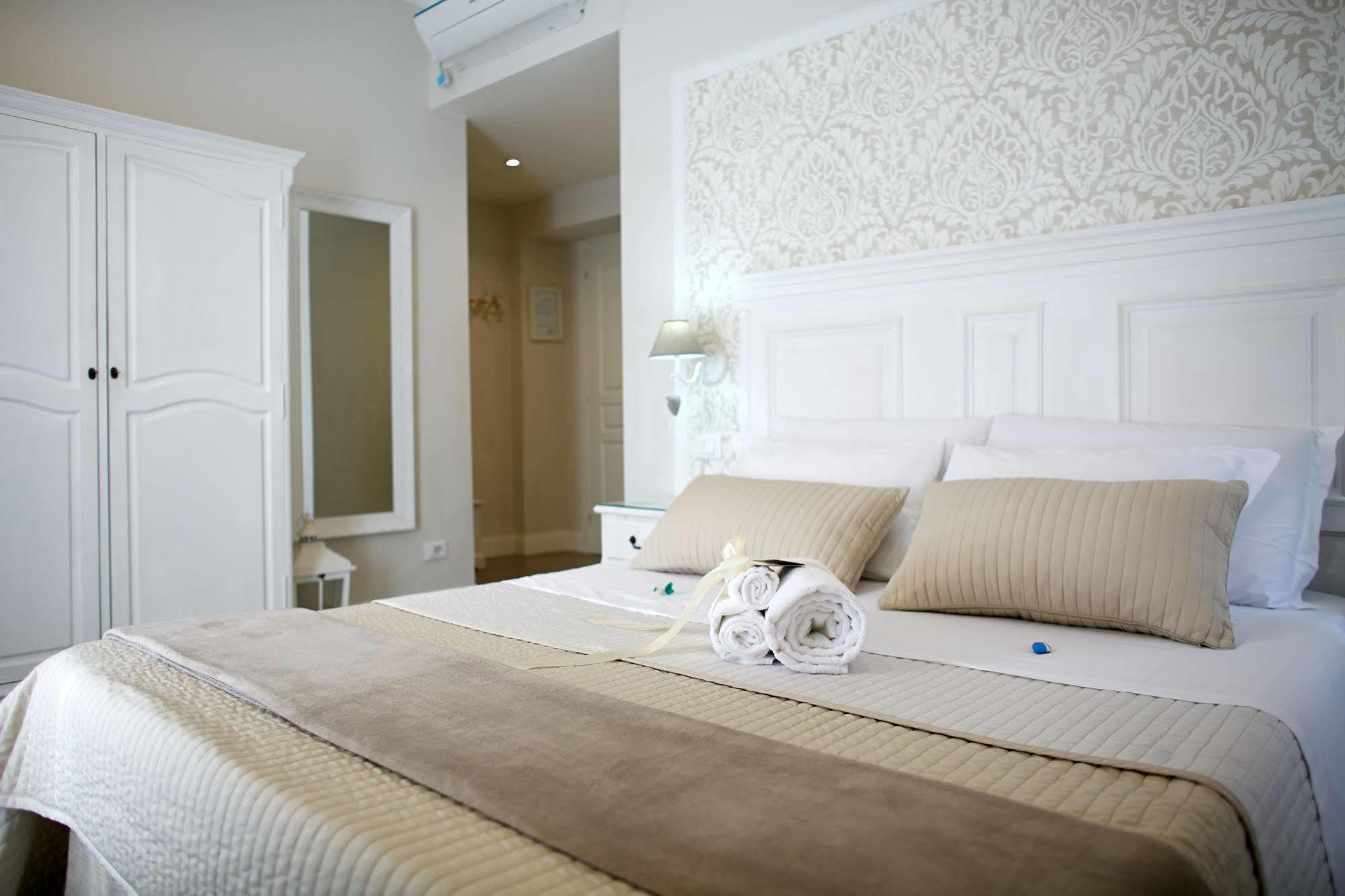 Charme & Chic Bed & Breakfast Рим Екстериор снимка