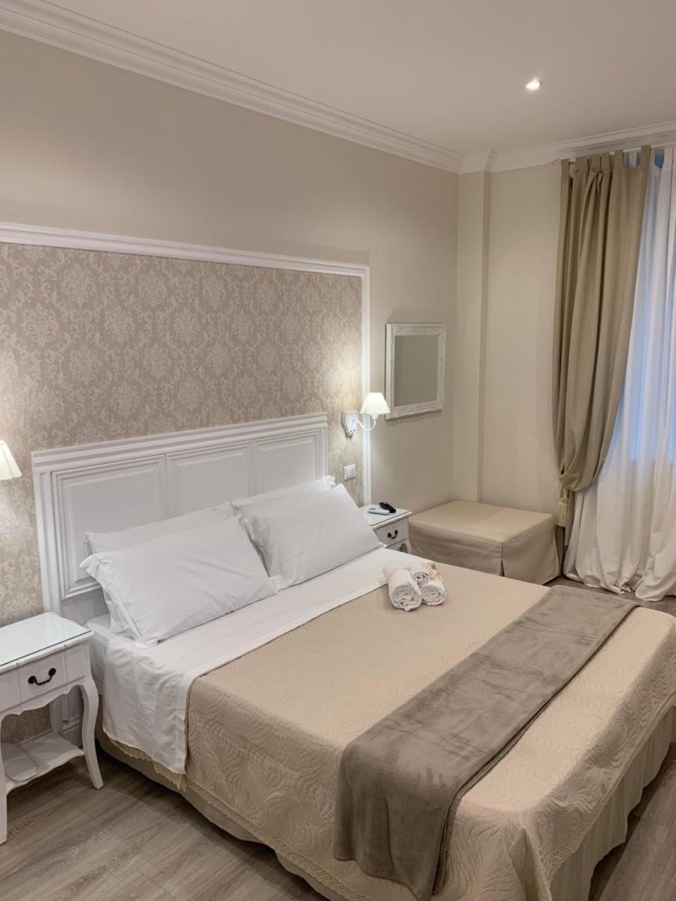 Charme & Chic Bed & Breakfast Рим Екстериор снимка