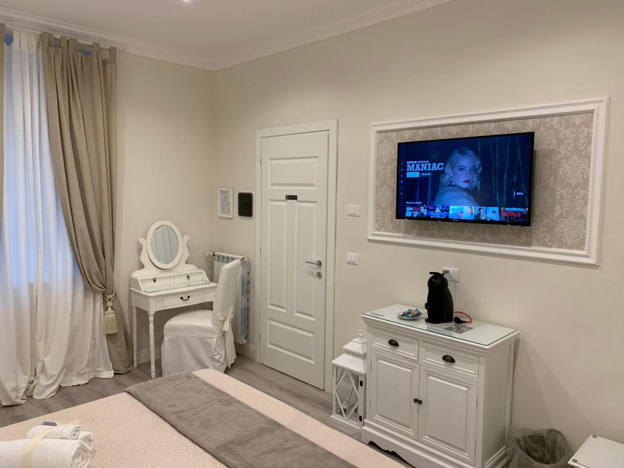Charme & Chic Bed & Breakfast Рим Екстериор снимка