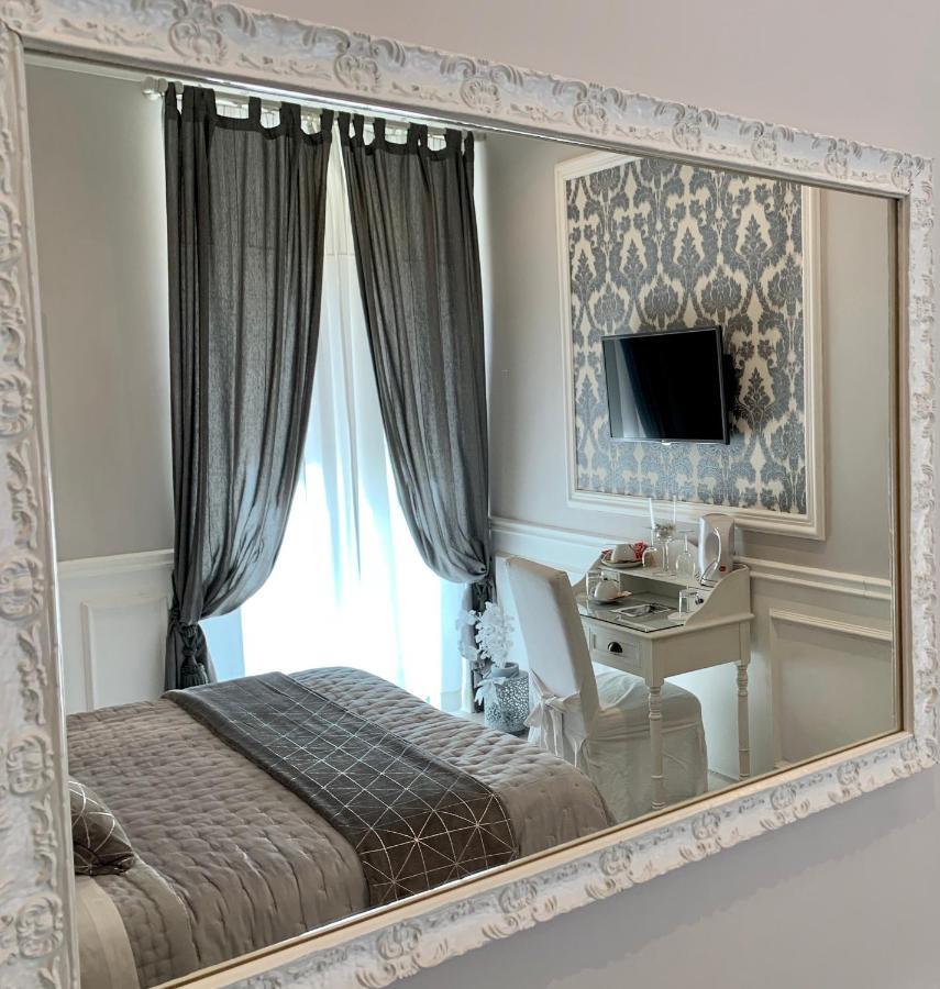 Charme & Chic Bed & Breakfast Рим Екстериор снимка